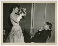 1m604 LOVELY TO LOOK AT candid 8x10.25 still '52 Kathryn Grayson photographs Howard Keel on set!