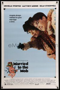 1w515 MARRIED TO THE MOB 1sh '88 great image of Michelle Pfeiffer with gun & Matthew Modine!