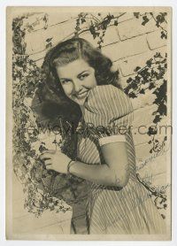 2d0121 ANN SHERIDAN signed deluxe 5x7 still '40s sexy smiling portrait by ivy-coverd brick wall!