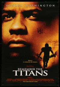 2d0632 REMEMBER THE TITANS signed advance DS 1sh '00 by Denzel Washington, Disney football movie!
