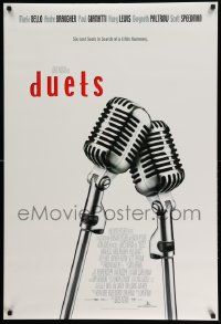 2r207 DUETS int'l DS 1sh '00 Gwyneth Paltrow, Huey Lewis, images of two microphones!