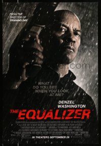 2r223 EQUALIZER advance DS 1sh '14 Chloe Grace Moretz, close up Denzel Washington with gun!