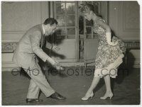 2s161 BRIDE IS MUCH TOO BEAUTIFUL 7.25x9.5 news photo '56 Brigitte Bardot learns to bow like a lady