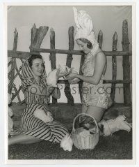 2s603 MARY ANDERSON/NELL O'DAY 8.25x10 still '40s the sexy Easter bunny with basket by Welbourne!
