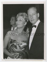 2s834 SONG WITHOUT END candid 7x9.25 news photo '60 Kim Novak & director Richard Quine at premiere!