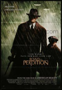 2t764 ROAD TO PERDITION style A int'l DS 1sh '02 Mendes directed, Tom Hanks, Paul Newman, Jude Law!