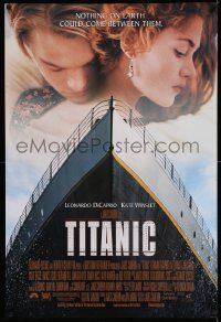 2z773 TITANIC DS 1sh '97 Leonardo DiCaprio, Kate Winslet, directed by James Cameron!