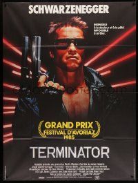 3y965 TERMINATOR French 1p '85 super c/u of most classic cyborg Arnold Schwarzenegger with gun!