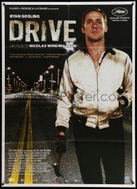 3y239 DRIVE Italian 1p '11 best close up of Ryan Gosling as the driver holding hammer!