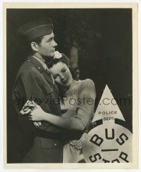 4d023 CLOCK 8x10 still '45 great c/u of newlywed soldier Robert Walker & Judy Garland at bus stop!