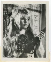 4d238 BRIGITTE BARDOT 8x10.25 still '66 c/u with rifle in her first American movie, Viva Maria!