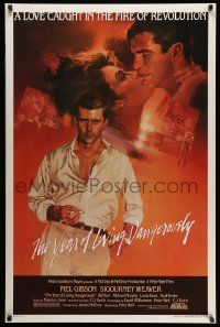 4w989 YEAR OF LIVING DANGEROUSLY 1sh '83 Peter Weir, great artwork of Mel Gibson by Stapleton!