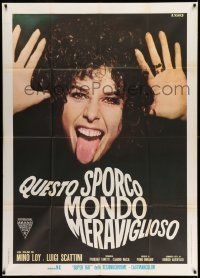 4y574 MONDO CANE 2000 Italian 1p '71 Questo Sporco Mondo Meraviglioso, great wacky image!