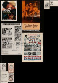 5a076 LOT OF 10 UNCUT PRESSBOOKS '60s-70s advertising images from a variety of different movies!