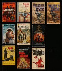 5a260 LOT OF 10 WESTERN MOVIE ADAPTATION PAPERBACK BOOKS '40s-70s Duel in the Sun, Bravados+more!