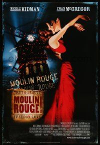 5g640 MOULIN ROUGE style E int'l DS 1sh '01 sexy Nicole Kidman & Ewan McGregor kissing!