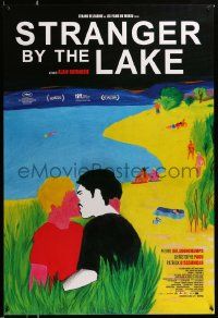 5g862 STRANGER BY THE LAKE 1sh '13 L'inconnu du lac, art of gay homosexuals kissing by de Pekin!