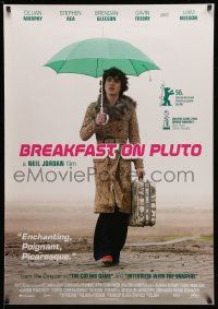 5y223 BREAKFAST ON PLUTO English 1sh '06 wacky different image of Cillian Murphy walking on beach!