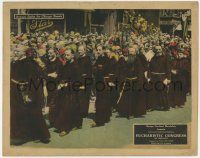 6j005 28TH INTERNATIONAL EUCHARISTIC CONGRESS OF CHICAGO LC '26 strange sight of priests in street