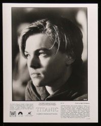 6m433 TITANIC presskit w/ 6 stills '97 Leonardo DiCaprio, Kate Winslet, directed by James Cameron