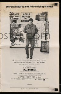 6x913 TAXI DRIVER pressbook '76 classic image of Robert De Niro on the street, Martin Scorsese!