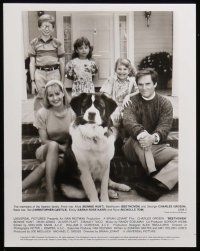 7a383 BEETHOVEN presskit w/ 7 stills '92 Charles Grodin, Bonnie Hunt, giant St. Bernard dog!