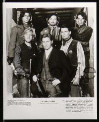 7a109 YOUNG GUNS presskit w/ 14 stills '88 Emilio Estevez, Charlie Sheen, Kiefer Sutherland!