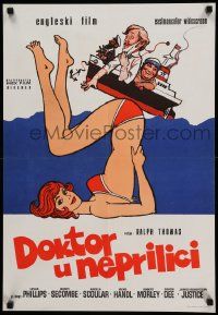 7b335 DOCTOR IN TROUBLE Yugoslavian 19x28 '72 wacky sexy artwork of girl in bikini underwater!