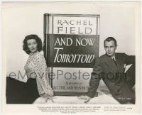 7d122 AND NOW TOMORROW candid 8x10 still '44 Alan Ladd & Loretta Young sitting by giant title book!