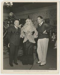 7d161 BELLE OF THE NINETIES candid 8x10.25 still '34 Mae West, Adolph Zukor & Leo McCarey on set!