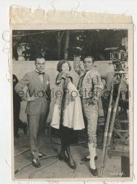 7d195 BLOOD & SAND candid 7.75x10 still '22 Rudolph Valentino between scenes with Spanish dancers!