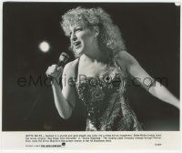 7d299 DIVINE MADNESS 8x9.5 still '80 great close up of Bette Midler performing live on stage!