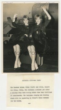 7d342 ELLEN & ALICE KESSLER 8x10 still '60s pretty twin sisters go to Italy via Alitalia Airlines!