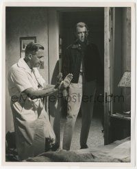 7d353 FBI STORY candid 8.25x10 still '59 Mervyn LeRoy shows James Stewart how he frames the scene!