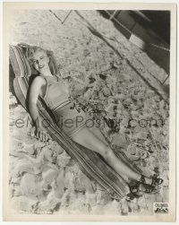 7d497 ISABEL JEWELL 8x10 still '30s full-length overhead portrait relaxing on the beach!