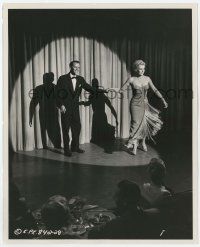 7d711 PAL JOEY 8x10 still '57 great image of Frank Sinatra & Kim Novak on stage by Cronenweth!