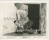 7d023 PINOCCHIO 8.25x10.25 still '40 Figaro the cat watches Gepetto & Pinocchio, Disney!