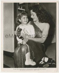 7d782 SAMSON & DELILAH candid 8.25x10 still '49 Hedy Lamarr entertains young Mary Jane Saunders!