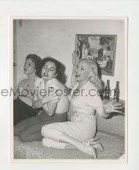 7d940 UNTAMED YOUTH 8.25x10 still '57 c/u of sexy Mamie Van Doren on couch with two girls!
