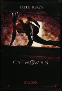 7g593 CATWOMAN teaser DS 1sh '04 great image of sexy Halle Berry in mask!