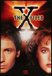 7g055 X-FILES tv poster '93 close-up image of FBI agents David Duchovny & Gillian Anderson!