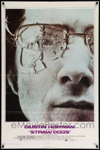7p847 STRAW DOGS 1sh '72 directed by Sam Peckinpah, c/u of Dustin Hoffman w/broken glasses