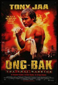 7w842 ONG-BAK 1sh '03 martial arts, cool image of Tony Jaa, Muai Thai kickboxing!