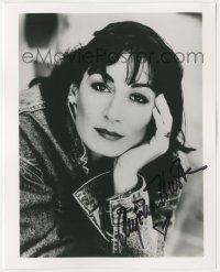 7x1178 ANJELICA HUSTON signed 8x10 REPRO still '90s close portrait leaning her head on her hand!