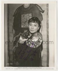 7x0679 ANNA MAY WONG signed 8.25x10 still '60 great portrait with Siamese cat from Portrait in Black