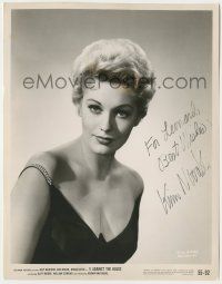 7x0800 KIM NOVAK signed 8x10.25 still '55 sexy head & shoulders portrait from 5 Against the House!