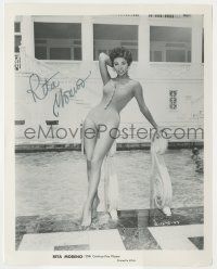 7x0840 RITA MORENO signed 8x10.25 still '50s sexy & full-length in bathing suit by swimming pool!