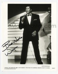 7x0871 WAYNE NEWTON signed 8x10 still '97 singing on stage in National Lampoon's Vegas Vacation!