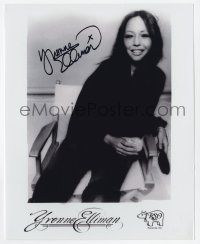 7x1391 YVONNE ELLIMAN signed 8x10 REPRO still '80s wonderful smiling seated portrait for RSO records