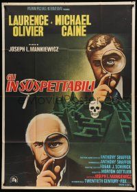 8j897 SLEUTH Italian 1p '73 Laurence Olivier & Michael Caine with magnifying glasses over maze!
